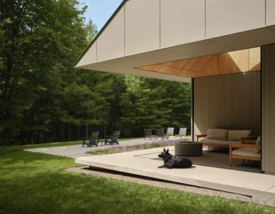 Miniatura: Ten dom ukryto w terenie. Architekci nie...